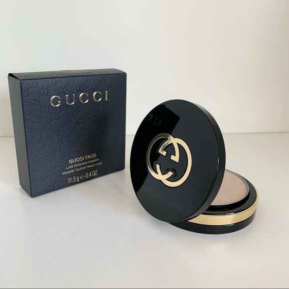 Hold Gucci luxe monogram finishing powder and brush - Picture 9 of 16